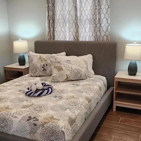Cozy Two Bedroom Near Beach